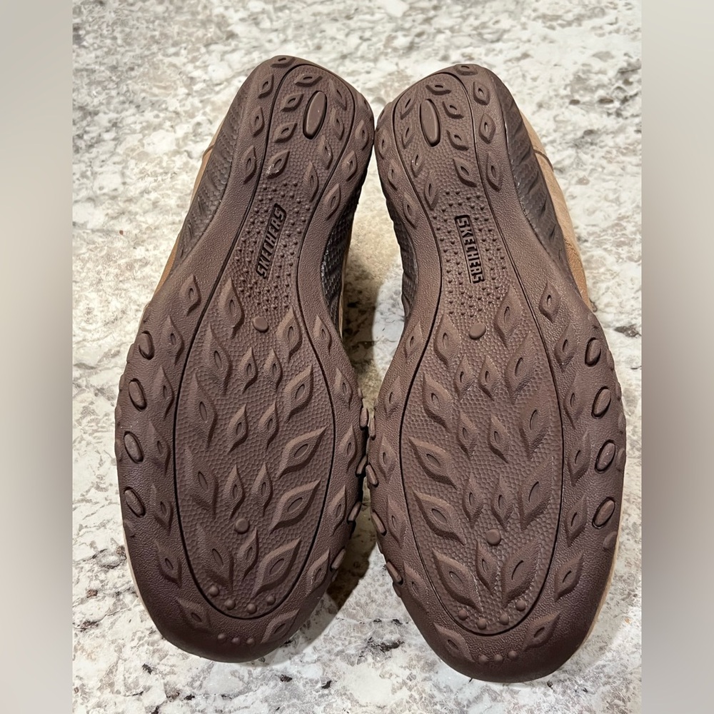 Womens Skechers Slip On Shoes Tan Size 10 Air Cooled Memory Foam Relaxed Fit - Picture 5 of 5